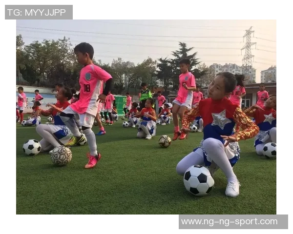 小学校园足球活动精彩瞬间展示孩子们的快乐与成长